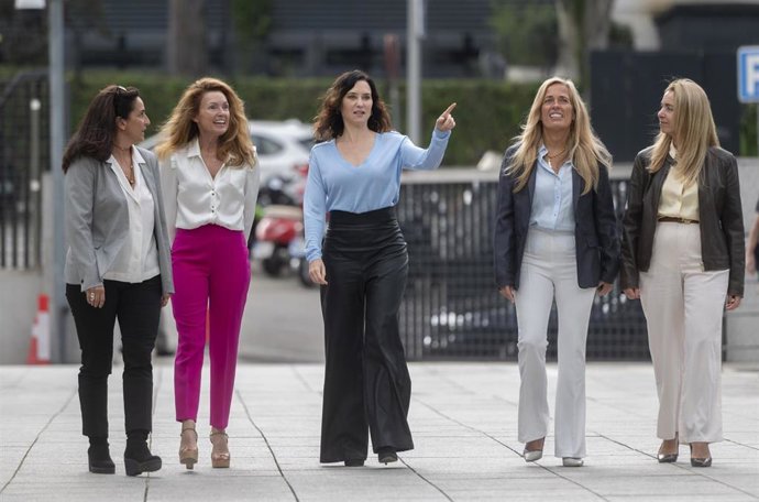 La presidenta de la Comunidad de Madrid, Isabel Díaz Ayuso, y la consejera Rocío Albert.
