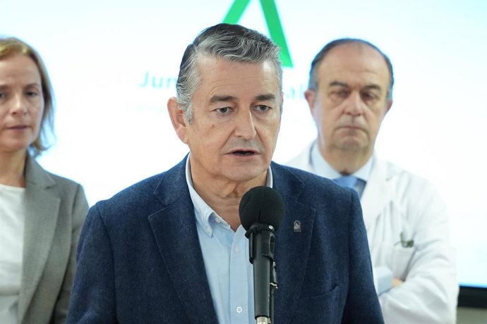 El consejero de Sanidad, Antonio Sanz, interviene tras visitar en la jornada de hoy, 11 de noviembre, la Unidad de Diabetes del Hospital Universitario Virgen Macarena de Sevilla. A 11 de noviembre de 2025, en Sevilla (Andalucía, España). 