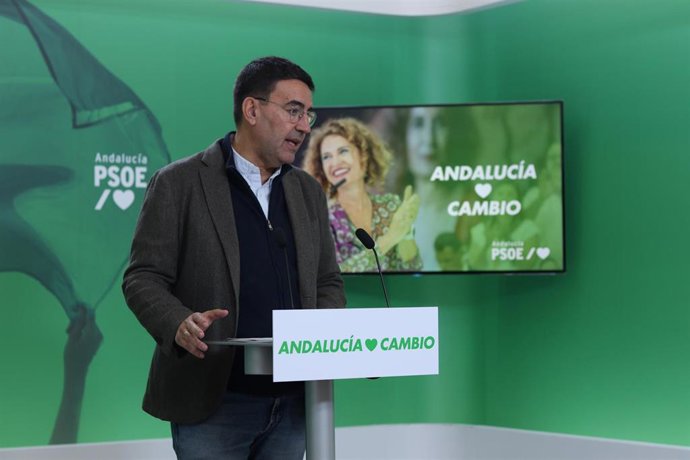 El portavoz socialista de Presidencia del PSOE-A, Mario Jiménez, en rueda de prensa en Sevilla.