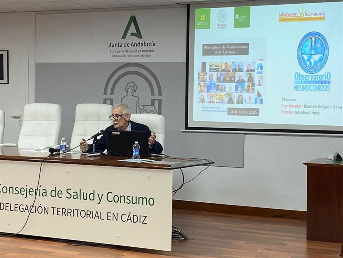 Ponente de la Jornada técnica 'Silicosis: resurgimiento, situación actual y retos futuros', organizada por el Centro de Prevención de Riesgos Laborales (CPRL) y celebrada en el salón de actos de la Delegación Territorial de Salud y Consumo de Cádiz