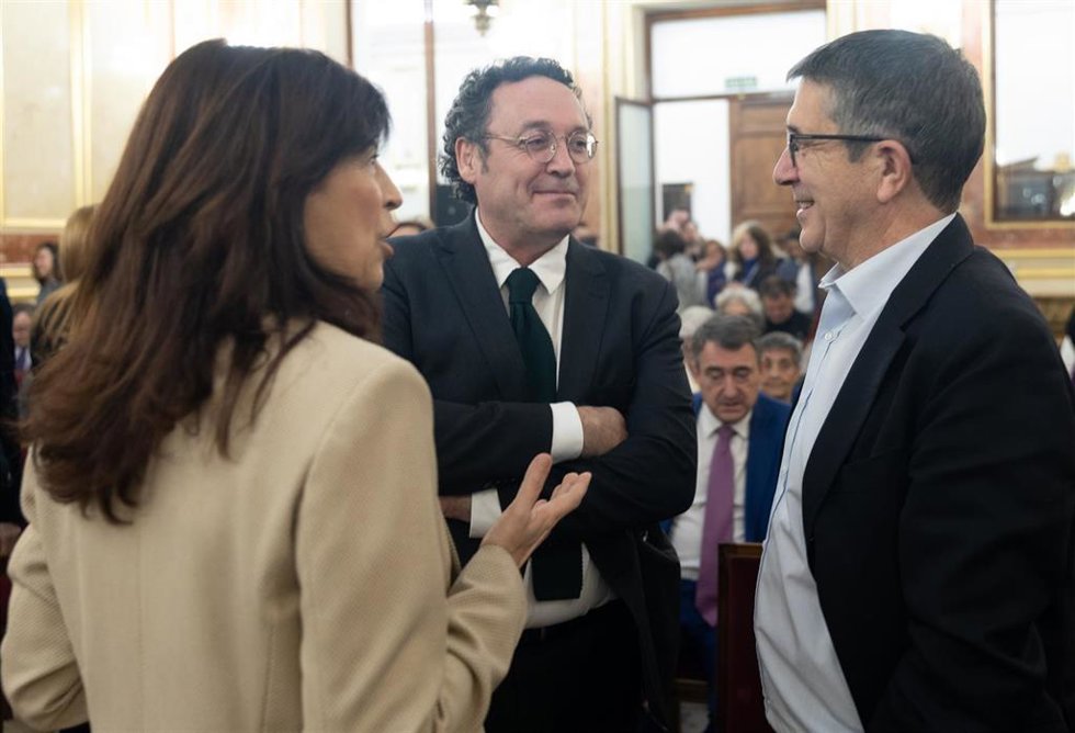 Archivo - (I-D) La ministra de Igualdad, Ana Redondo; el Fiscal General del Estado, Álvaro García Ortiz y el portavoz del PSOE en el Congreso, Patxi López.