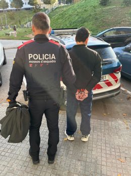 Uno de los detenidos en el operativo policial