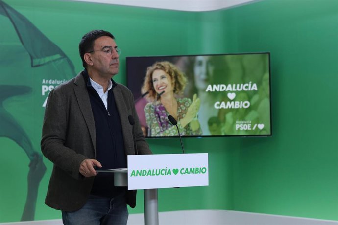 El portavoz socialista de Presidencia del PSOE-A, Mario Jiménez, en rueda de prensa en Sevilla.