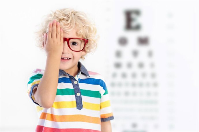 Archivo - Arquivo - Óculos, exame de vista, criança, cuidados com os olhos, oftalmologista