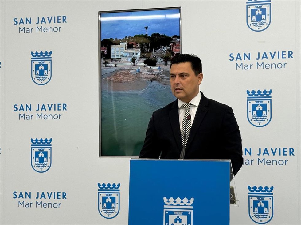 El alcalde de San Javier, José Miguel Luengo