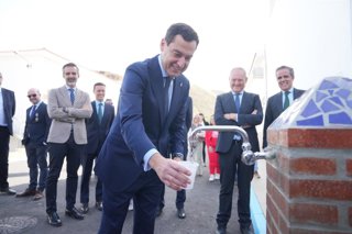 El presidente de la Junta de Andalucía, Juanma Moreno, durante la inauguración de la ETAP en Cuevas del Almanzora (Almería).