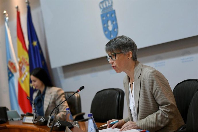 La directora xeral de Desenvolvemento Pesqueiro, Ángeles V. Suárez, en el Parlamento