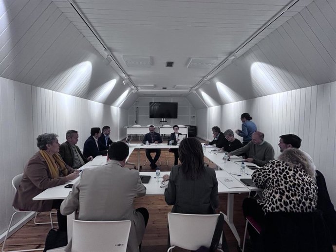 Constituida la comisión del convenio social entre las Diputaciones de Cáceres y Badajoz y los agentes sociales