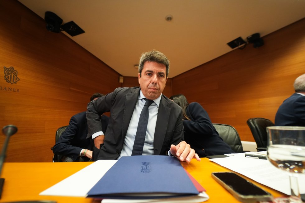 El presidente de la Generalitat Valenciana en funciones, Carlos Mazón, durante su comparecencia ante la Comisión de la dana de Les Corts Valencianes, a 11 de noviembre de 2025, en Valencia, Comunidad Valenciana (España).