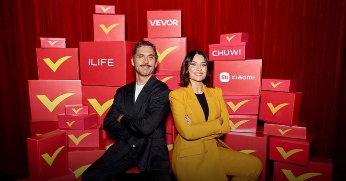 Paco León y Miren Ibarguren