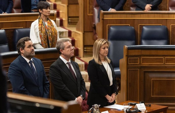 El presidente del PP de C-LM, Paco Núñez; el presidente de la Junta, Emiliano García-Page; y la portavoz del PSOE en las Cortes regionales, Ana Isabel Abengózar.