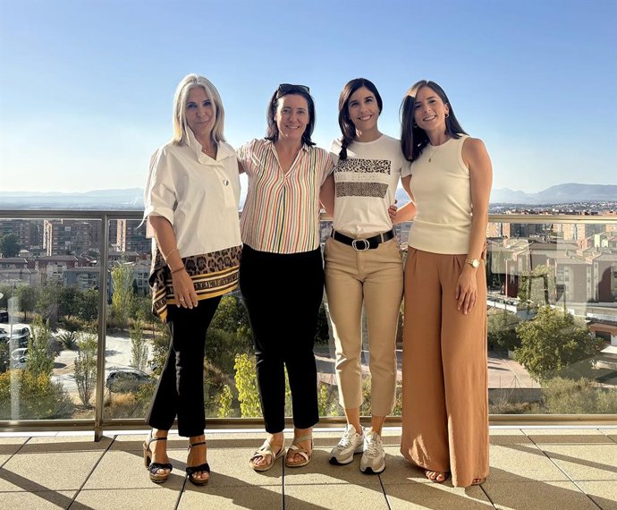 Archivo - Coordinadoras del proyecto ‘+STEM para Ellas: Rompiendo barreras, construyendo futuro’