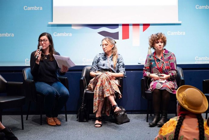 La jornada comenzó con "Mujeres en política local"