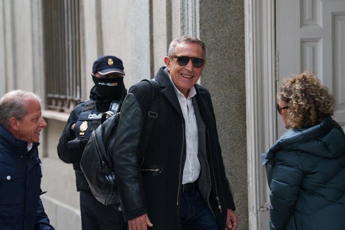 El periodista de Cadena SER Miguel Ángel Campos Peñarroja, a su llegada a la cuarta jornada del juicio al fiscal general del Estado, en el Tribunal Supremo, a 11 de noviembre de 2025, en Madrid (España). García Ortiz está acusado de un presunto delito de 