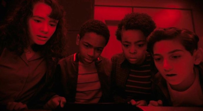 El final del 1x03 de It: Bienvenidos a Derry, explicado: ¿Estaba Pennywise en el cementerio?