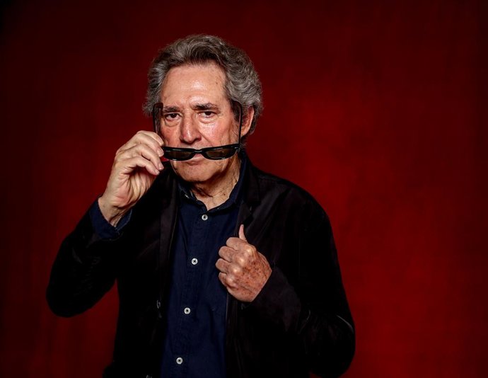 Archivo - El cantante Miguel Ríos posa para Europa Press, a 9 de mayo de 2024, en Madrid (España). Miguel Ríos es un cantautor de rock y de baladas en español. Es uno de los pioneros del rock en España. Lleva activo desde los años 1960 y alcanzó su mayor 