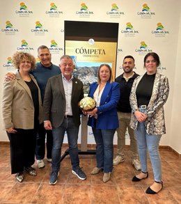 Presentación de la campaña apoyo de Mancomunidad Axarquía a Cómpeta para ser 'Pueblo Ferrero Rocher' dentro de la campaña navideña 'Juntos Brillamos más'.
