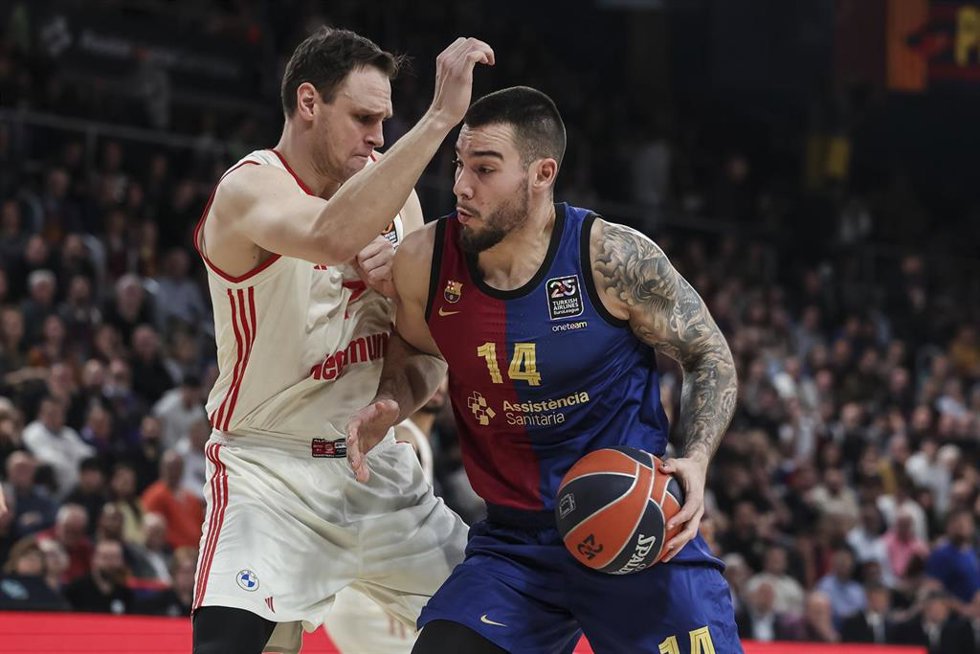 Archivo - Willy Hernangomez y Johannes Voigtmann durante el último duelo entre Bara y Bayern