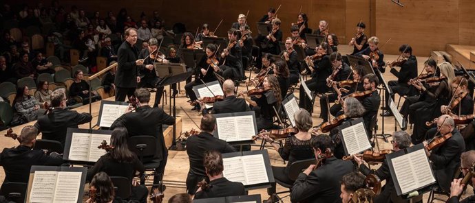 Archivo - Ludovic Morlot dirigiendo la OBC.