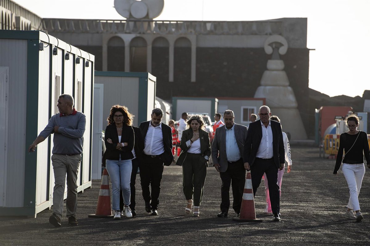 El Gobierno amplia la declaración de emergencia en Canarias con 300.000 euros para atender menores migrantes