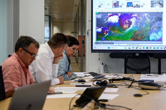 La consejera de Medio Natural del Cabildo de Tenerife, Blanca Pérez, en una reunión de coordinación del plan de emergencias