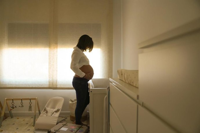 Una mujer embarazada, a 28 de octubre de 2025, en Barcelona, Catalunya (España).