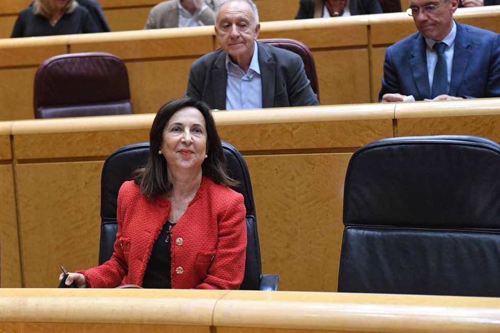 La ministra de Defensa, Margarita Robles, durante una sesión de control al Gobierno en la Cámara Alta.