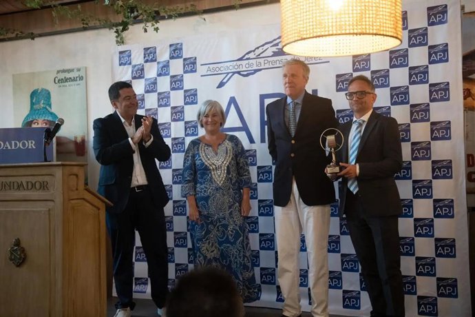 El presidente de la Asociación de la Prensa de Jerez, Javier Benítez Zúñiga, en la entrega de la 13 edición del Premio Nacional de Periodismo Juan Andrés García a Joaquín Gil y José María Irujo, celebrado en junio de 2024.