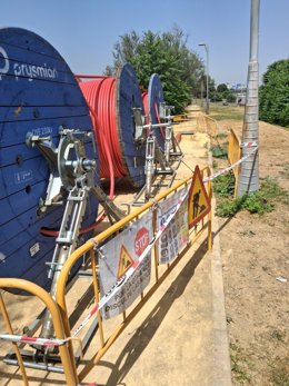 Tendido de nuevas líneas subterráneas que redundarán en la calidad del servicio de los vecinos de Los Bermejales.