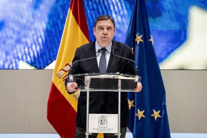Archivo - El ministro de Agricultura, Pesca y Alimentación, Luis Planas, durante una rueda de prensa para informar sobre la aplicación en España de las medidas acordadas en el último Consejo de Ministros de Agricultura de la Unión Europea (UE).