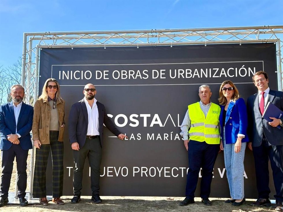 El alcalde de El Puerto de Santa María (Cádiz), Germán Beardo, en el acto de colocación este martes de la primera piedra de la urbanización del sector Las Marías.