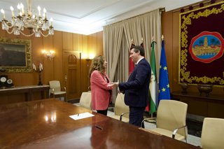 Archivo - La consejera de Desarrollo Educativo y Formación Profesional de la Junta de Andalucía, María del Carmen Castillo, y el presidente de la Federación Andaluza de Municipios y Provincias (FAMP) y alcalde de Córdoba, José María Bellido, en imagen de 
