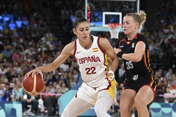 Archivo - María Conde, durante un partido con la selección española.