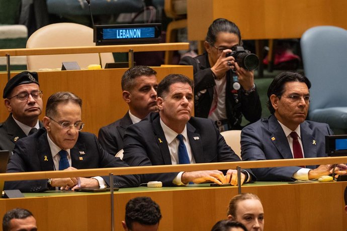 Archivo - Arquivo - 26 de setembro de 2025, Bronx, Nova York, EUA: Chefe de Gabinete do Primeiro Ministro de Israel Tzachi Braverman,. Ron Dermer, Ministro de Assuntos Estratégicos de Israel, e Danny Danon, Embaixador, participam de debate com Benjamin Ne