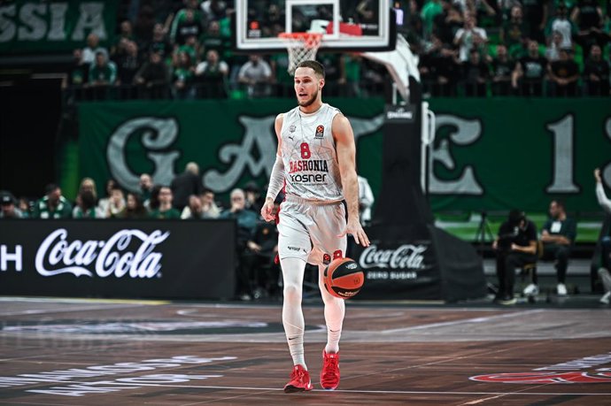 Archivo - 19 de dezembro de 2024, Pireu, Pireu, Grécia: 8 TADAS SEDEKERSKIS do Baskonia Vitoria-Gasteiz joga durante a Euroliga, partida da 17ª rodada entre Panathinaikos AKTOR Atenas e Baskonia Vitoria-Gasteiz na OAKA Altion Arena em Atenas, Grécia, em D