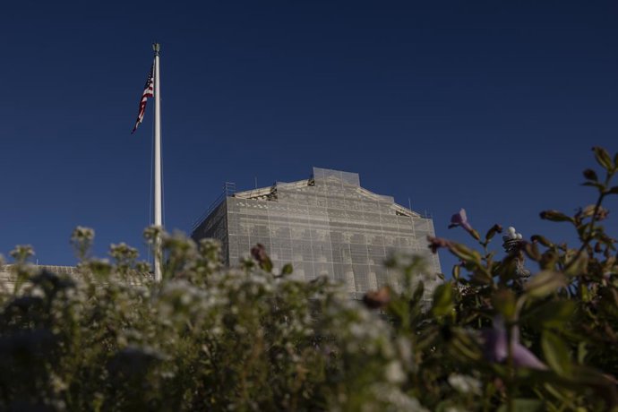 Archivo - October 4, 2025, Washington, District Of Columbia, United States: A view of the U.S. Supreme Court as the federal government officially shuts down due to a congressional budget impasse in Washington D.C., on October 04, 2025.. Non-essential gove