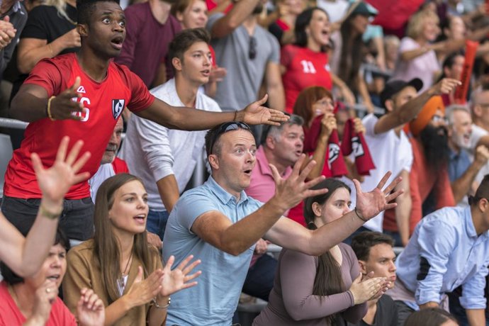 Archivo - Hinchas fútbol