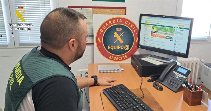 Archivo - Integrante del Equipo@ de la Guardia Civil de Albacete.