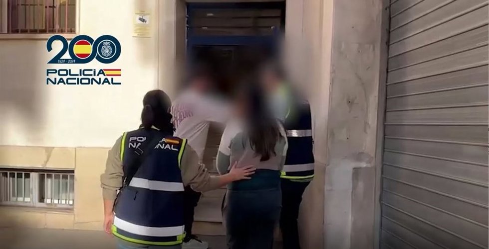 Agentes de la policía nacional han detenido el pasado viernes en la localidad murciana de Molina del Segura a una fugitiva reclamada por Chile por su pertenencia al 'Tren de Aragua', organización criminal de tráfico de drogas originaria de Venezuela.