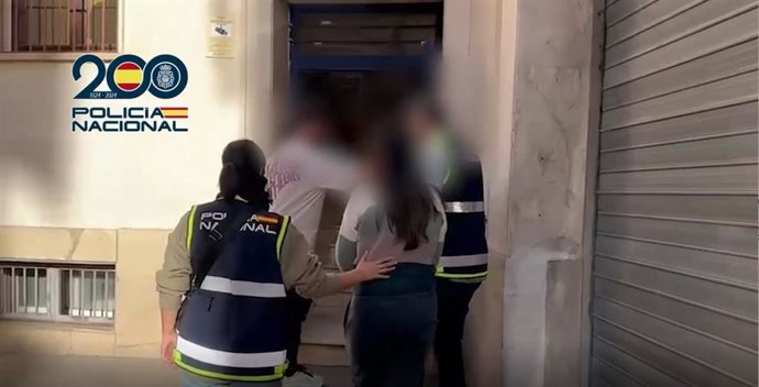 Agentes de la policía nacional han detenido el pasado viernes en la localidad murciana de Molina del Segura a una fugitiva reclamada por Chile por su pertenencia al 'Tren de Aragua', organización criminal de tráfico de drogas originaria de Venezuela.