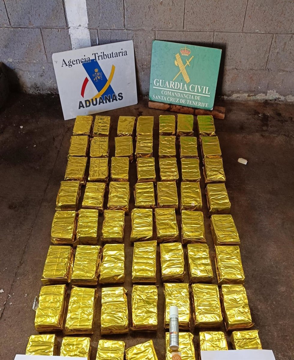 Sucesos.-Detenido tras ser sorprendido transportando 31 kilos de hachís en su vehículo a su llegada a Tenerife