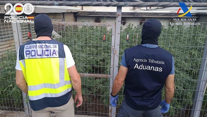 Agentes de la Policía Nacional en una operación contre el tráfico de drogas.