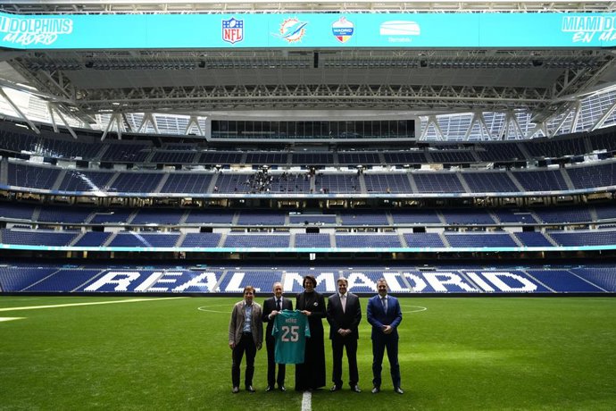 Archivo - Los Miami Dolphins jugarán en 2025 en el Santiago Bernabéu en el primer partido de la NFL en España