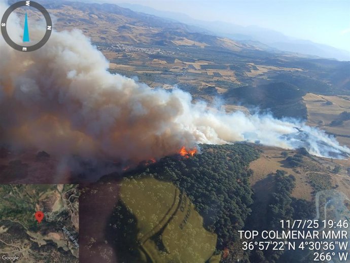 Archivo - Imagen aérea del paraje del entorno de El Torcal de Antequera que incluye un alcornocal de alto valor ecológico afectado por las llamas el 11 de julio de 2025 en Villanueva de la Concepción.