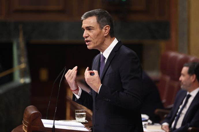 El presidente del Gobierno, Pedro Sánchez, interviene durante una sesión de control al Gobierno, en el Congreso de los Diputados, a 12 de noviembre de 2025, en Madrid (España). Sánchez ha acudido al Congreso para informar sobre los resultados de las últim