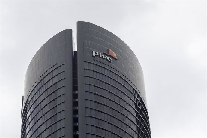 Archivo - Torre de PwC en España, en Madrid (España)