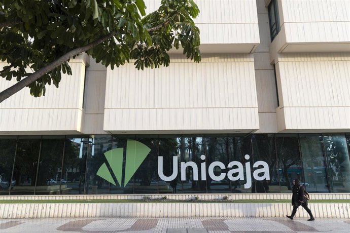 Unicaja se suma al Black Friday: reduce el precio de sus préstamos preconcedidos y devuelve el 5% de las compras online con Bizum al darse de alta