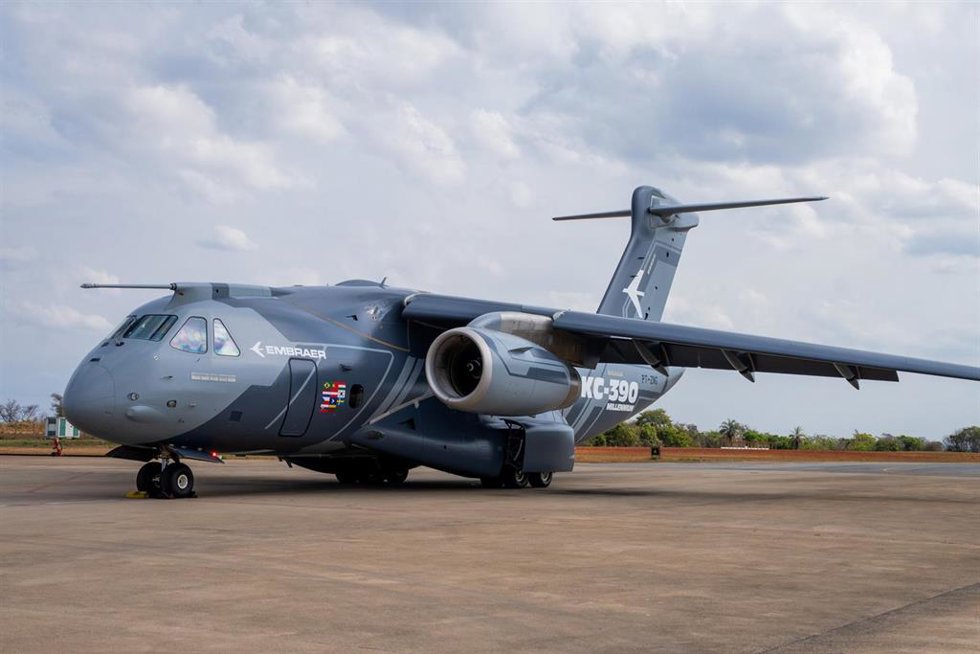 El nuevo demostrador KC-390 y el E195-E2 encabezan la oferta de Embraer para el Salón Aeronáutico de Dubái 2025.