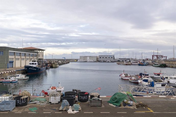 Archivo - Materiales de pesca en el Puerto de Arenys