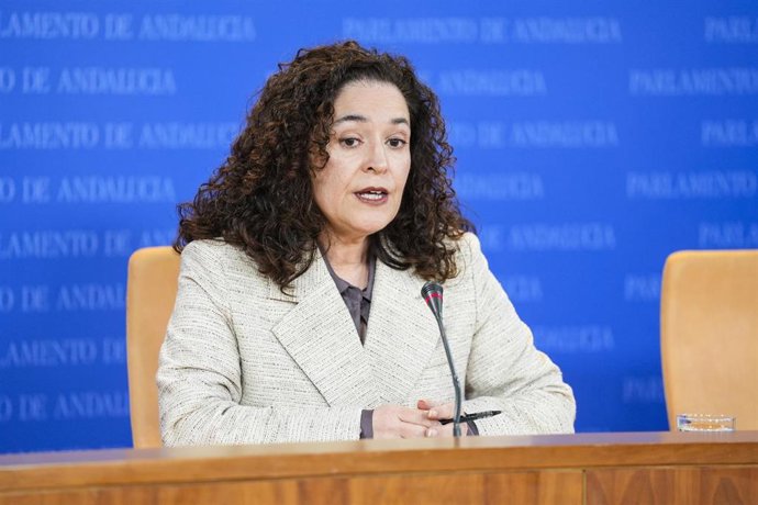 La portavoz del Grupo Por Andalucía, Inma Nieto, este miércoles en rueda de prensa en el Parlamento.  